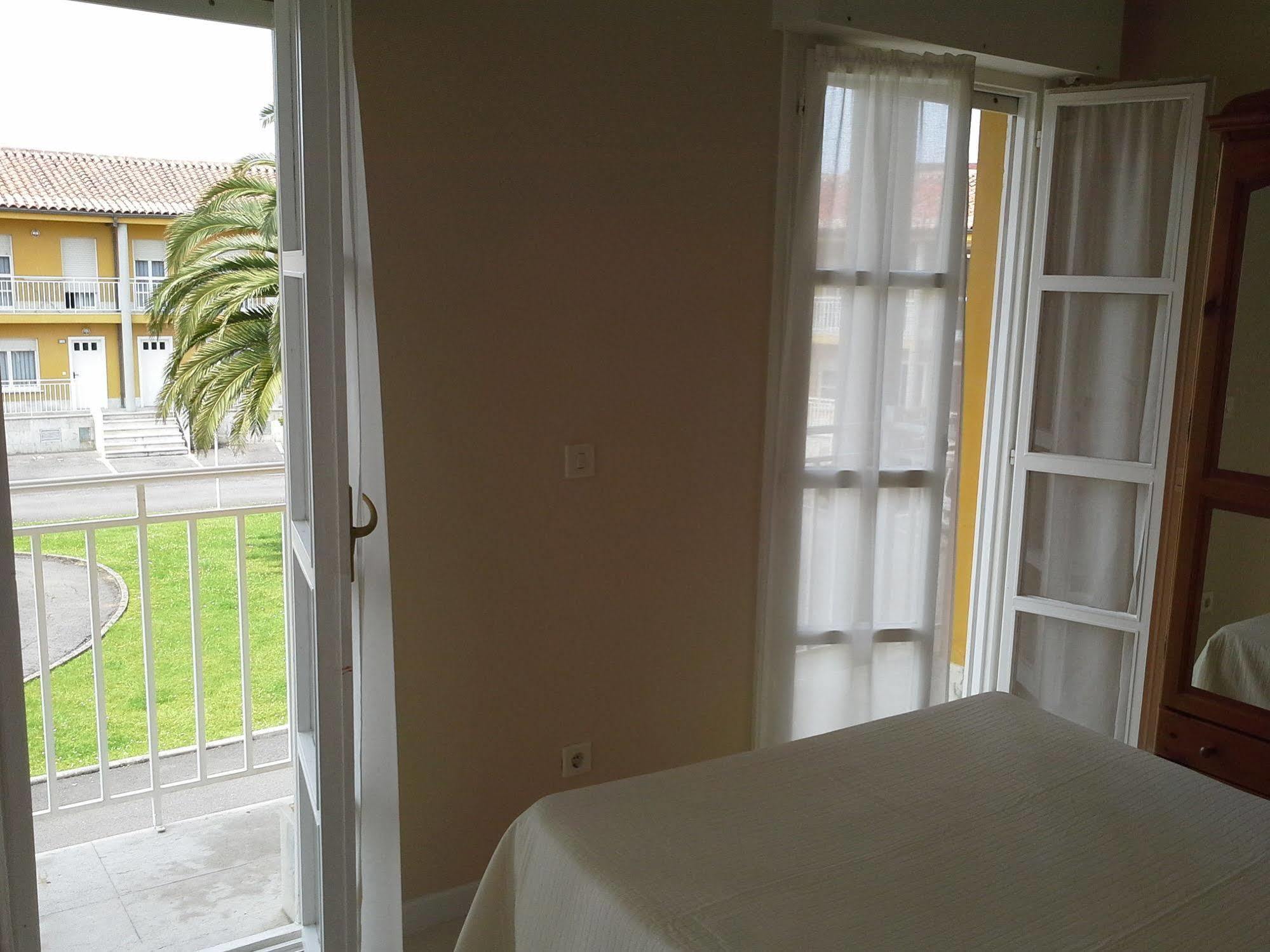 Apartamentos San Pedro En يانس المظهر الخارجي الصورة