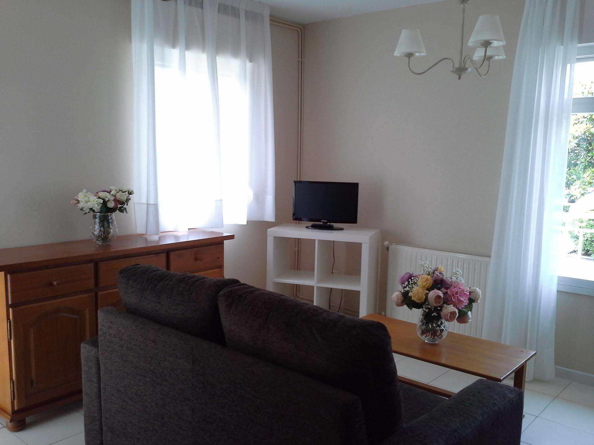 Apartamentos San Pedro En يانس المظهر الخارجي الصورة